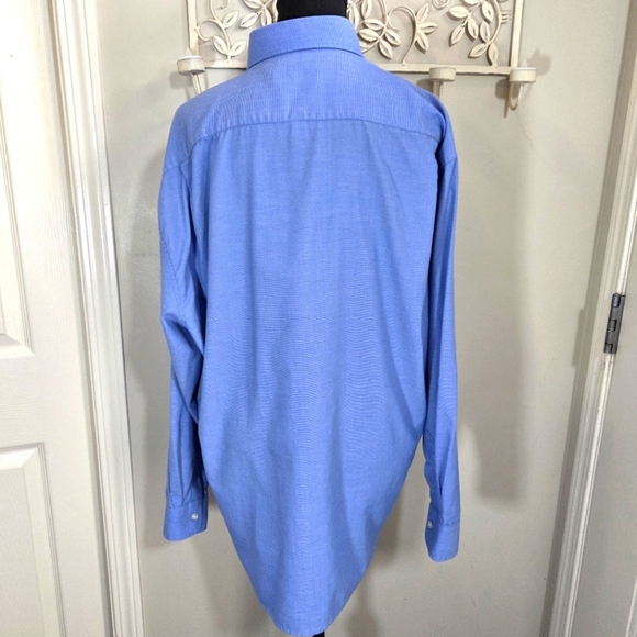 ⭐️Van Heusen Royal Oxford 100% Cotton Blue Button Up Men's Blue Shirt Size 17 - Picture 2 of 3